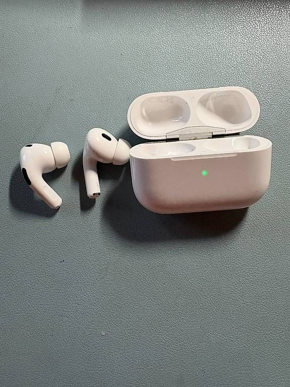 Apple Casques audio: AirPods Pro 2 – D'occasion à Bretigny-sur-Morrens par NTR973 1