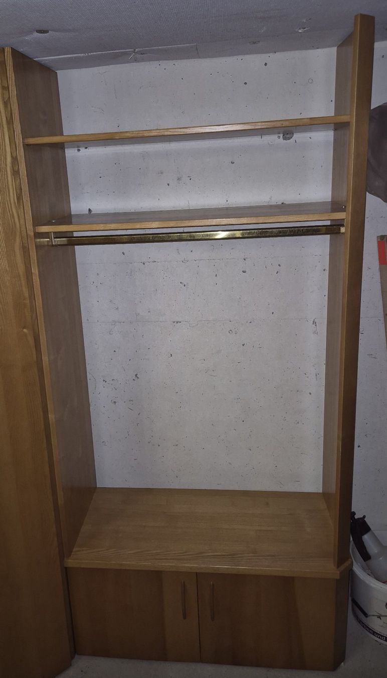 Garderobe: Massgefertigte Eckgarderobe aus Eichenholz (Massiv) – Gebraucht aus Hinwil von Iceeagle 6