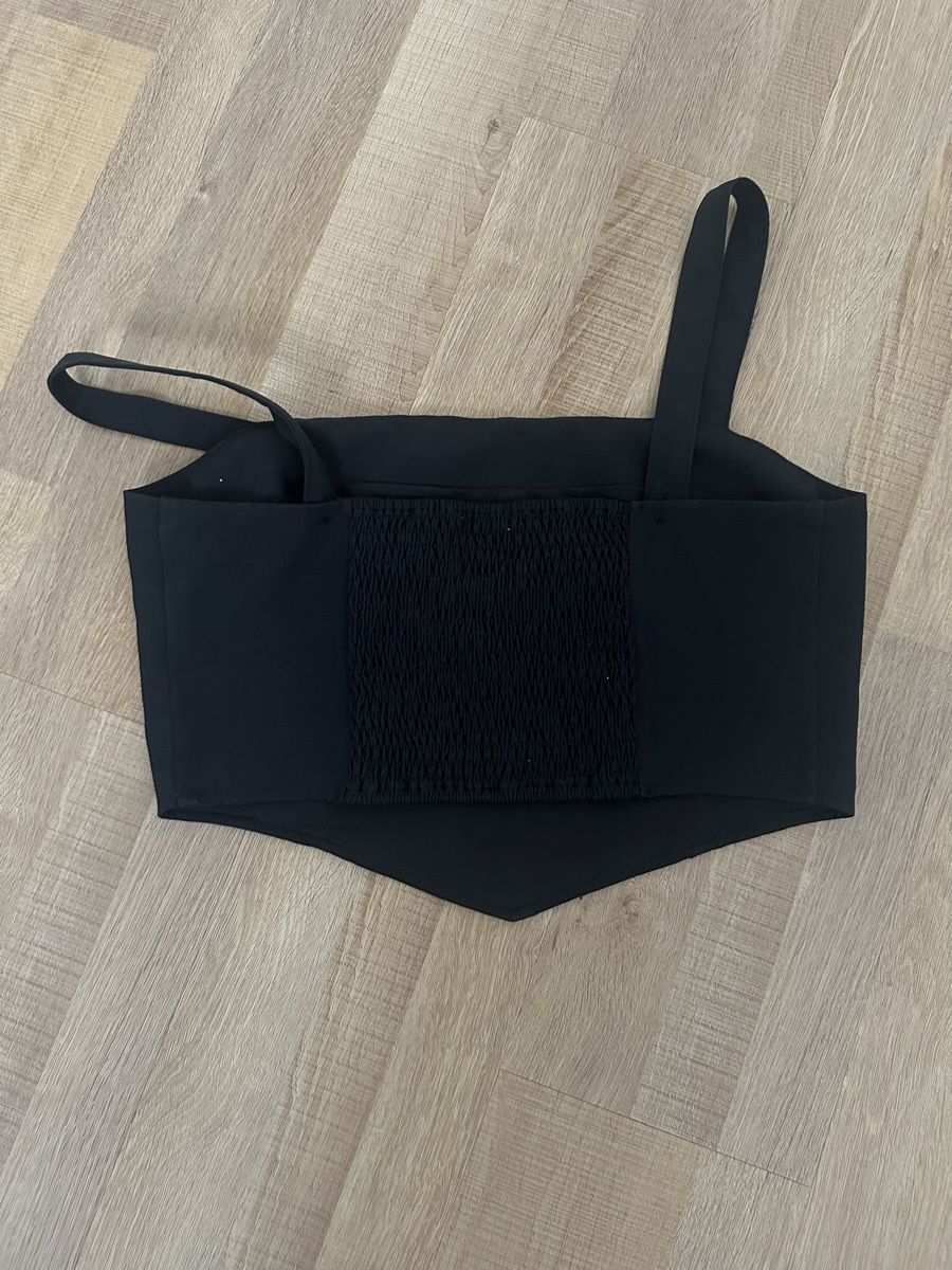 Top: Crop Top – Nuovo (secondo la descrizione) da Zürich venduto da gryffindor_aurorin 1