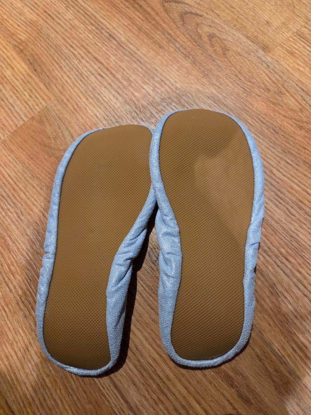 Scarpe per ragazzi: Turnschläppchen Gr. 33/34, hellblau mit Silber/ Glitzer – Nuovo (secondo la descrizione) da Heinrichswil venduto da frankie19860 2