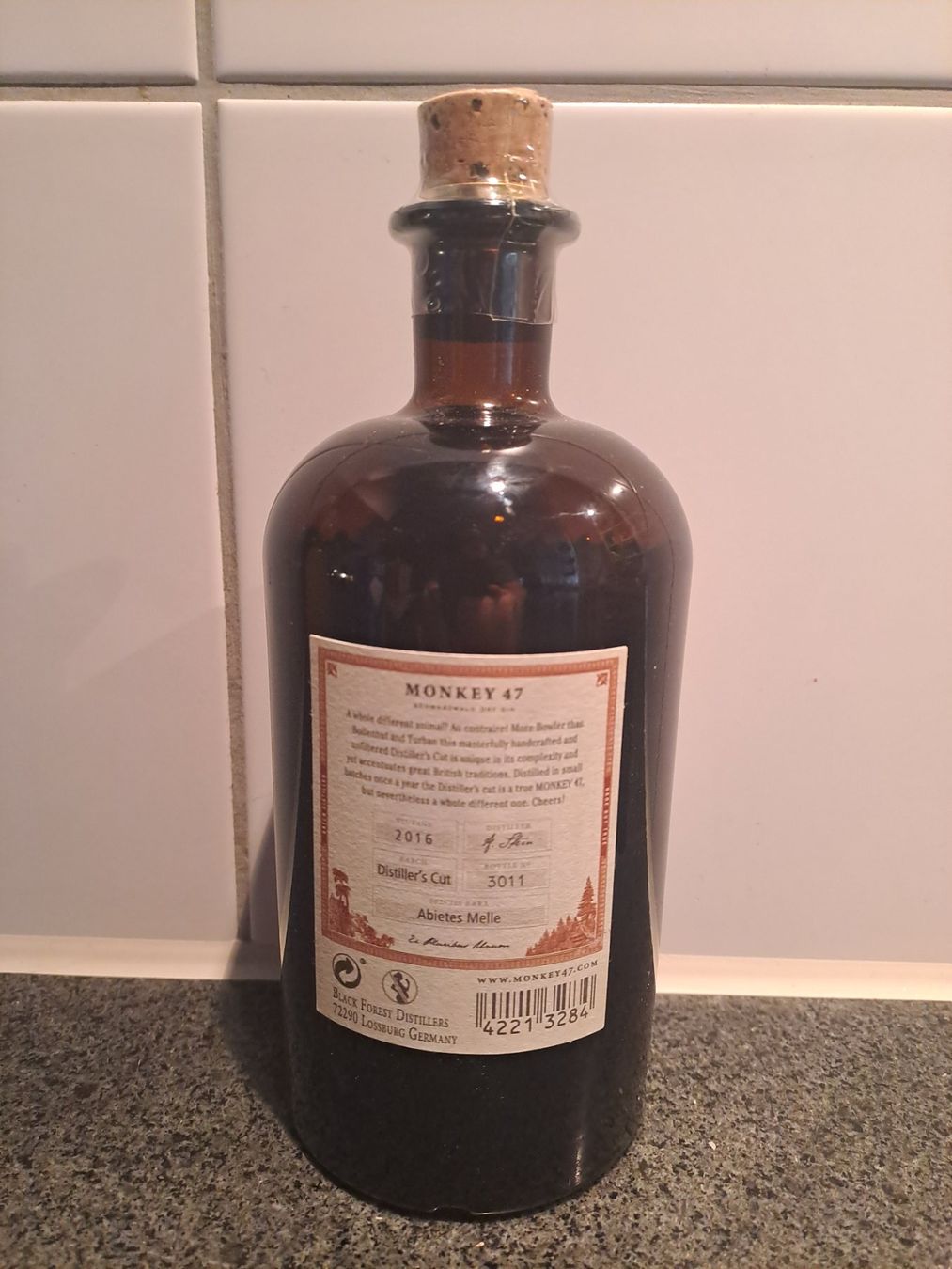 Monkey 47 Spiritueux: Monkey 47 Gin Distiller's Cut 2016 mit Goldring und Box – Neuf avec emballage d'origine à Elsau par Kellerraeumung 3