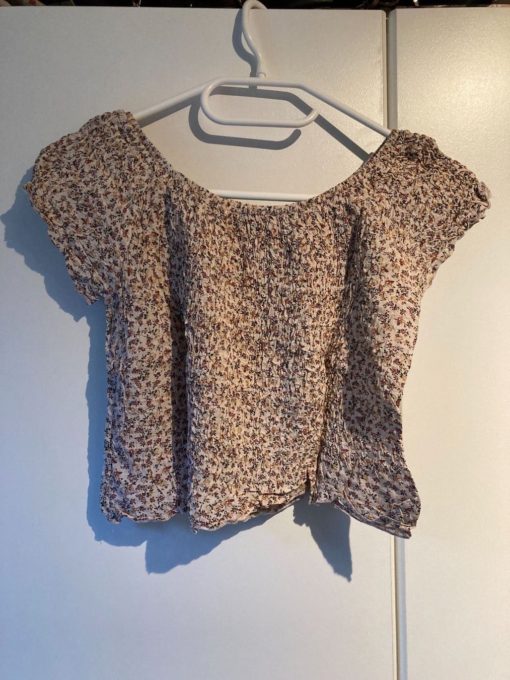 Top: Rosa crop Top mit Blumen – Usato da Thun venduto da Vans_98 1