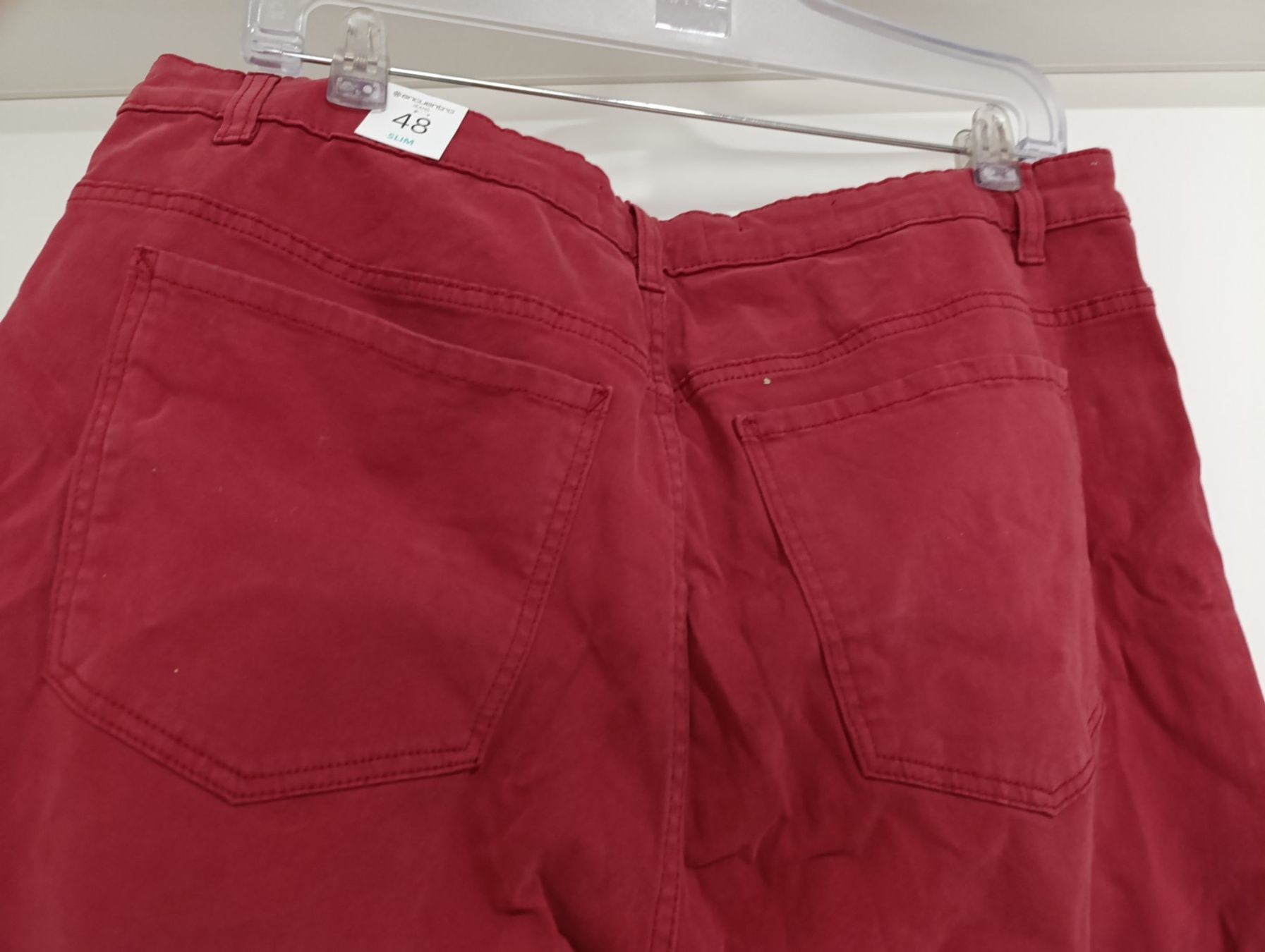 Jeans: Pantalon rouge neuf – Neuf avec emballage d'origine à St-Cergue par Neviana 3