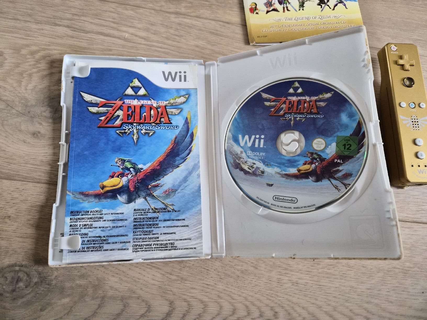 Nintendo Giochi: Jeu Wii Zelda Skyward Sword télécommande dorée CD special – Usato da La Joux FR venduto da car_ck96 1