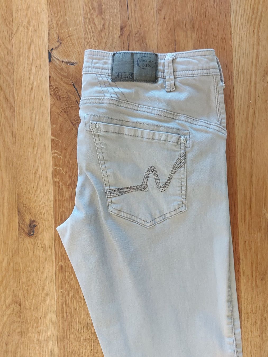 Nile Jeans: Nile Jeans beige mit Glitzereffekt Gr. M – Usato da Veyras venduto da kanema 1