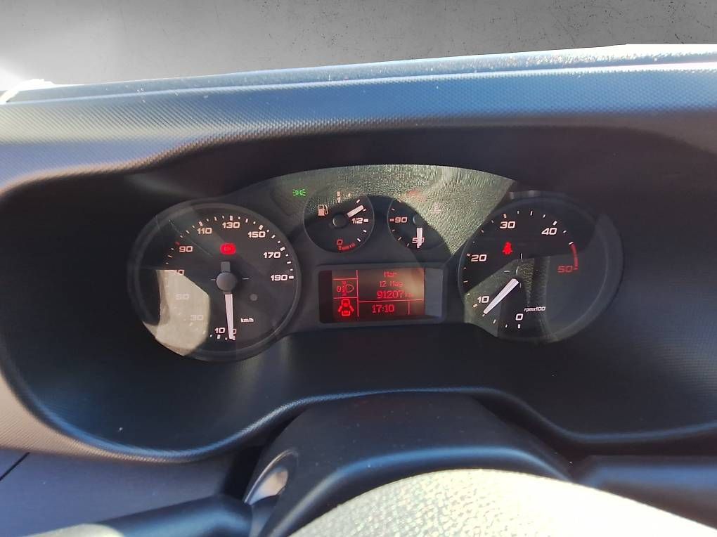 Nutzfahrzeuge: IVECO DAILY 2.3 35S14V HPI 136 – Gebraucht aus Coldrerio von ven_v7yp 6