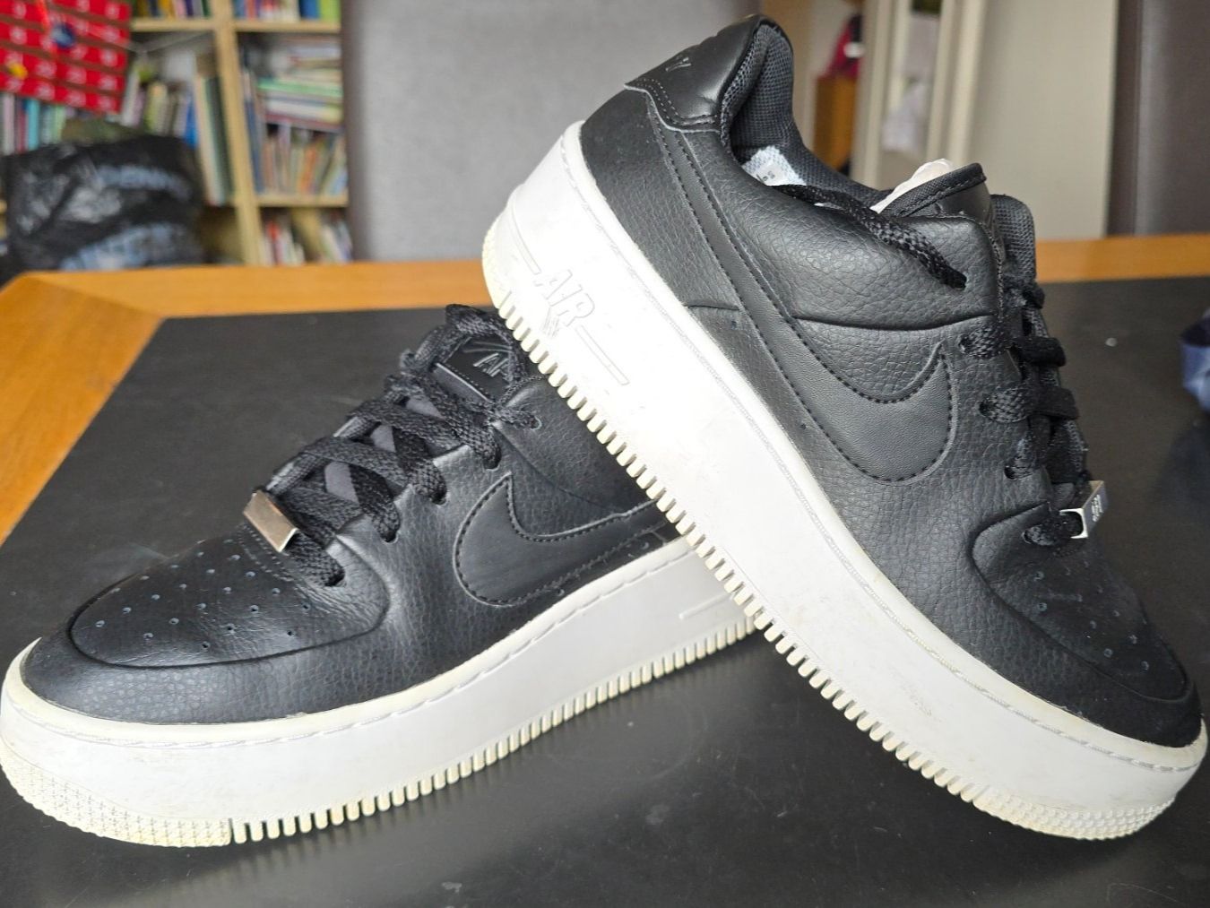Nike Scarpe da donna: NIKE AIR FORCE gr 36.5 – Usato da Wallisellen venduto da theblacksheep