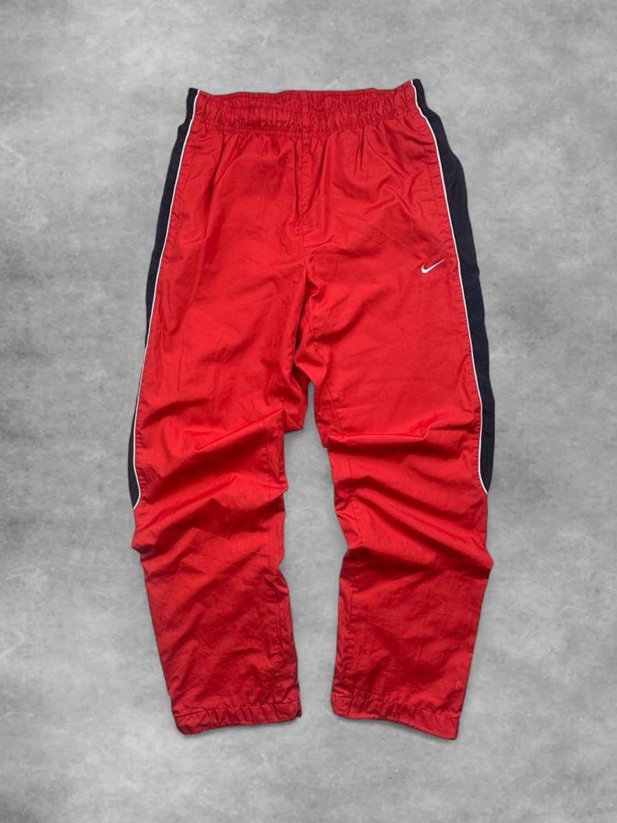 Nike Hosen: Nike red trackpant – Gebraucht aus Erlinsbach SO von TogaResell