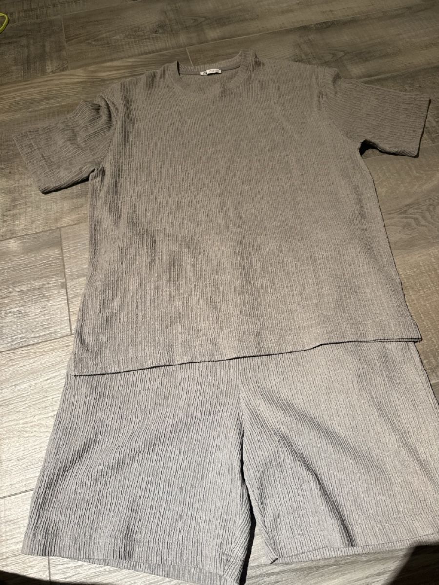 Zara T-shirts: Ensemble Zara  – D'occasion à Tramelan par mar_xrj7