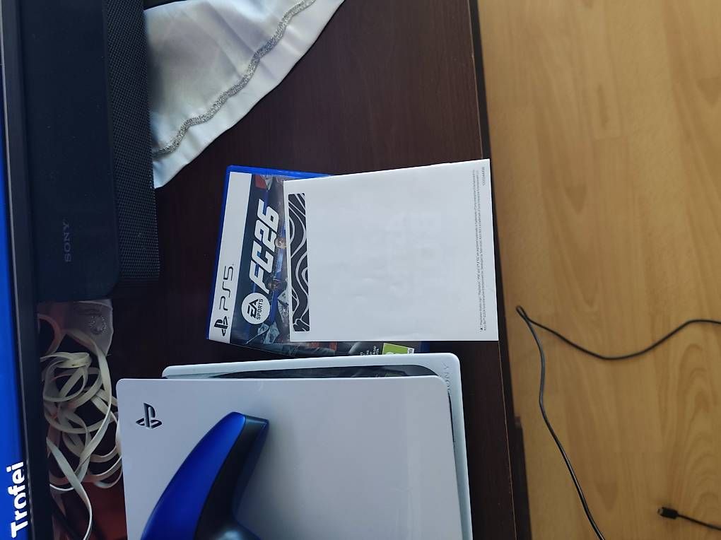 Sony Konsolen: Playstation 5  2 controller astrobot e fc26 – Gebraucht aus Vezia von yal_nzj8 1