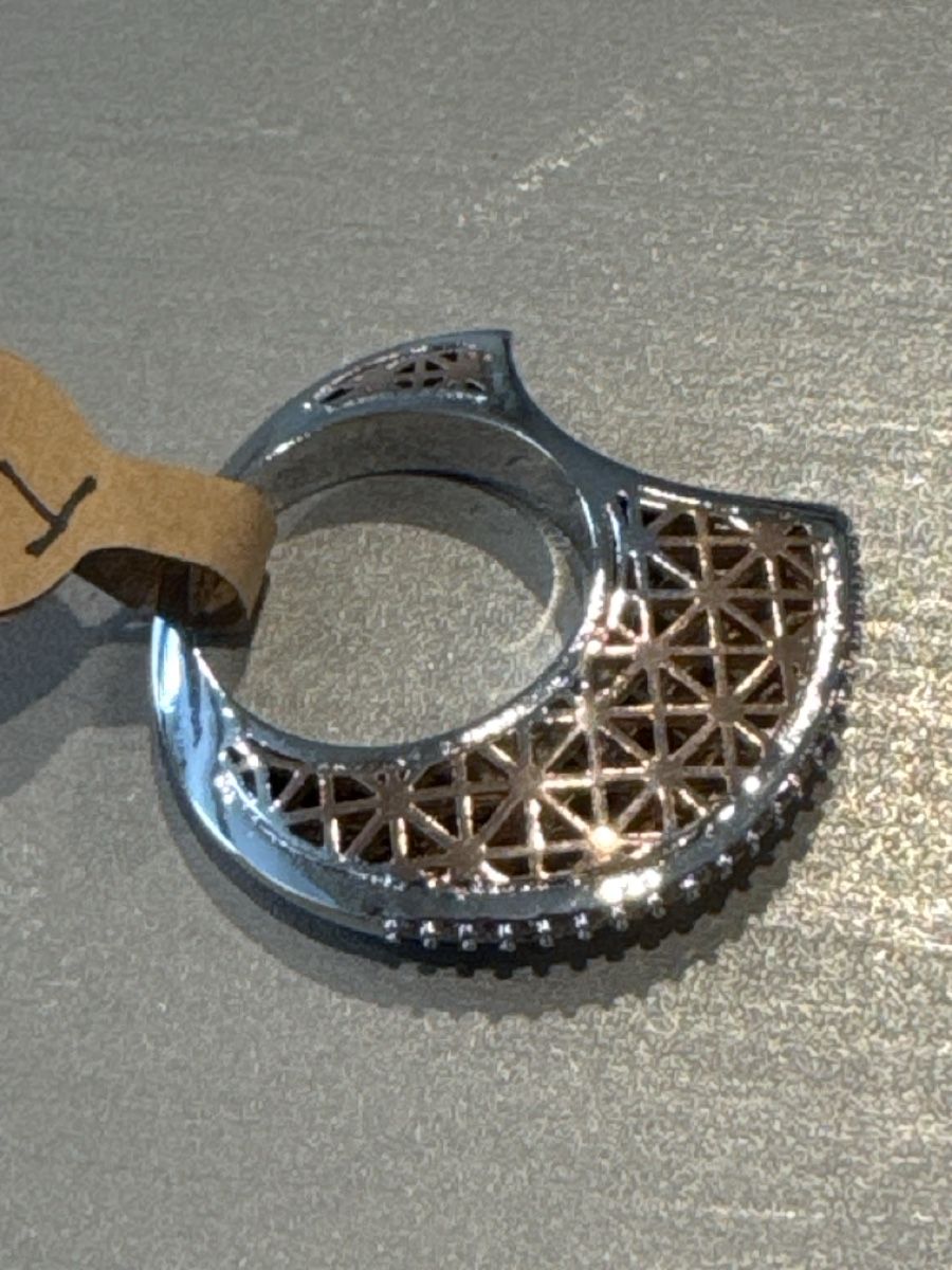 Bagues: Spezieller Ring Modeschmuck mit Muster, Grösse 18, Neu! – Neuf avec emballage d'origine à Lotzwil par Tgdromad 2
