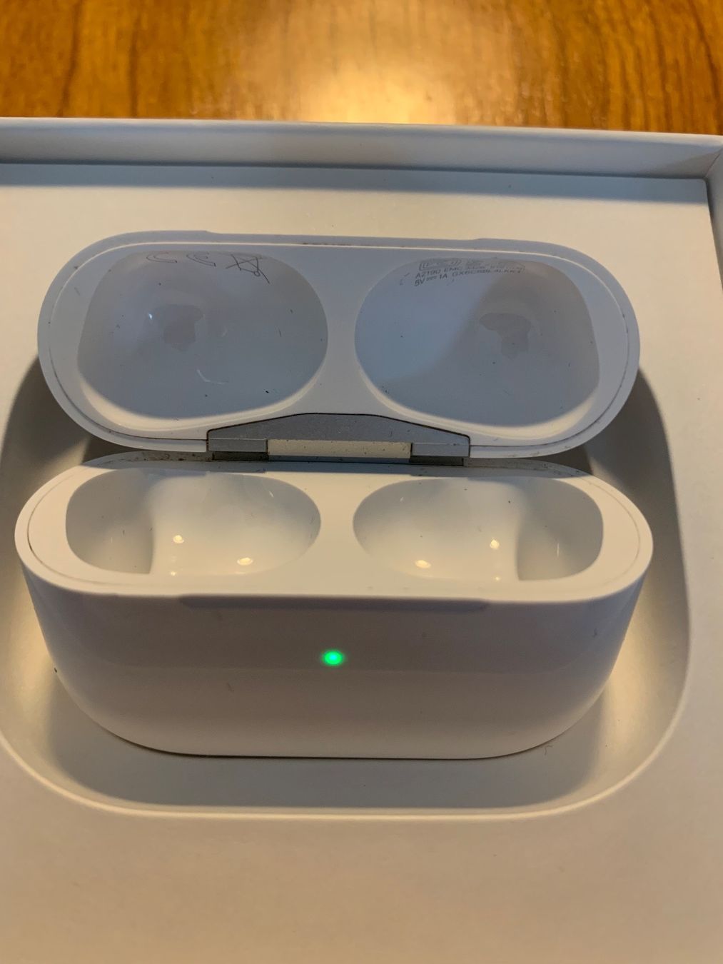 Apple Kopfhörer: AirPods Pro recharging case 1st gen – Gebraucht aus Onex von  1