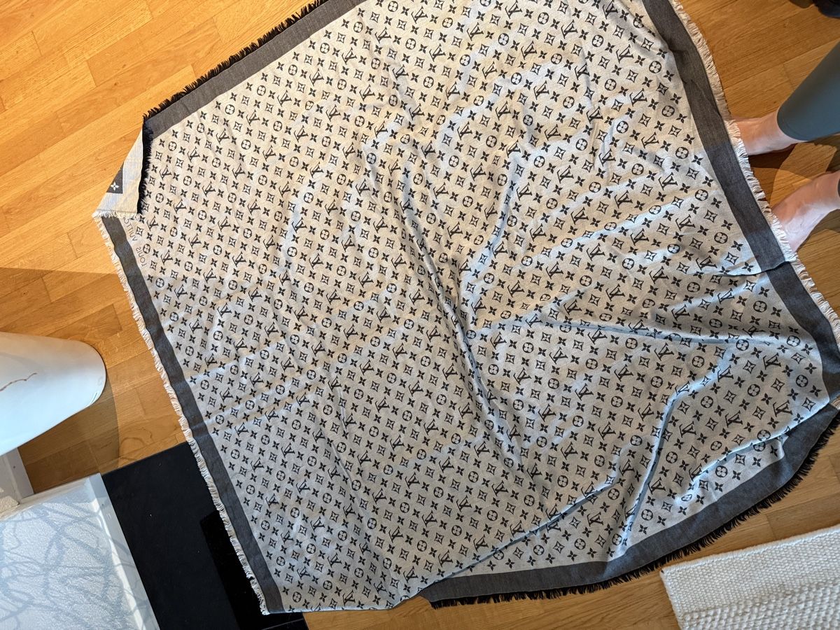 Louis Vuitton Foulard & Sciarpe: LV Monogram Scarf - Great Condition – Usato da Kilchberg venduto da anloufra 2