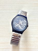 Armbanduhr Swatch blau mit flexiblem Metallarmband