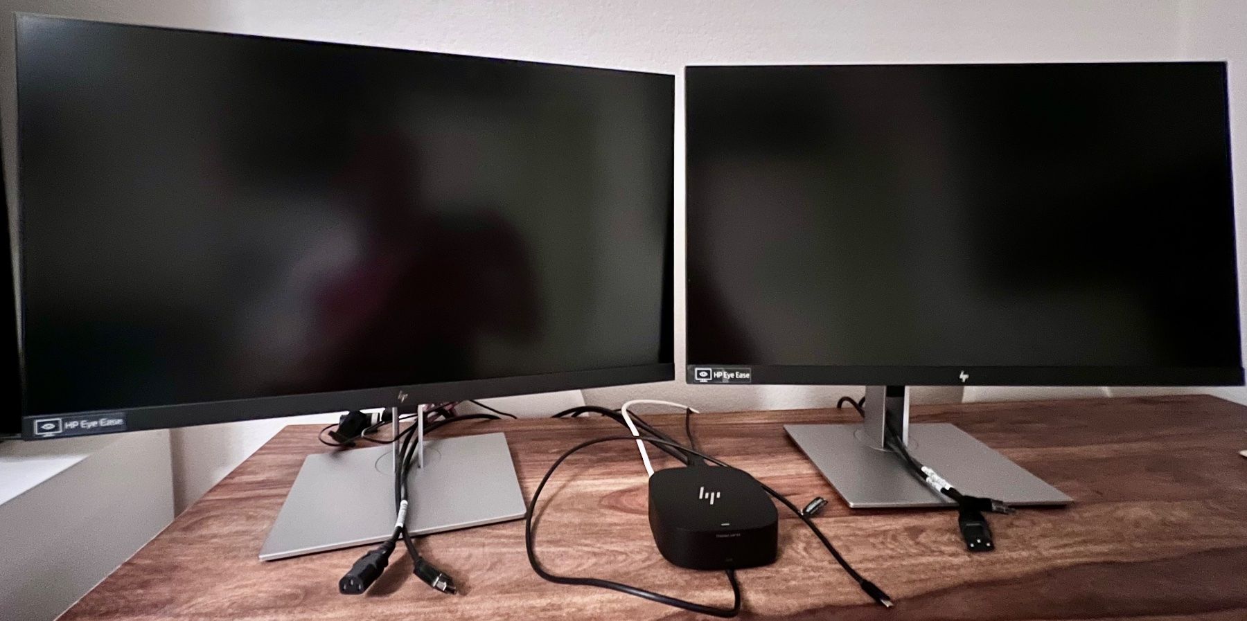 Hewlett Packard Monitor: Home Office Set 2x HP E27uG4 QHD USB C Monitore + HP Dock G2 – Usato da Baar venduto da mbflims