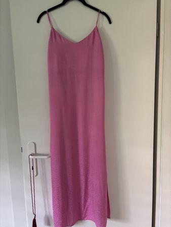Robe rose Sisterhood by Wolinski