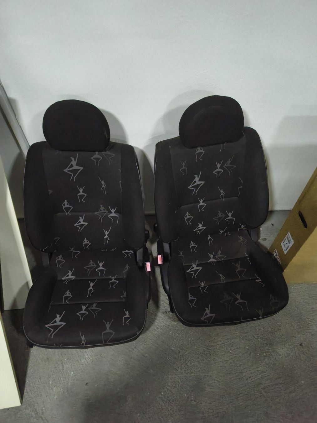 Peugeot Tutti i ricambio: 2 Vordersitze Peugeot 106  Stoff – Usato da Busswil BE venduto da KellerDepot