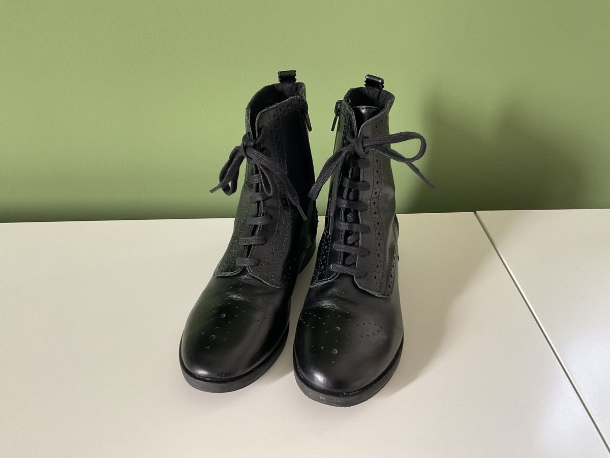 Scarpe per ragazze: Leder Stiefeletten Mädchen Gr.35 – Usato da Pfäffikon ZH venduto da Ben0707