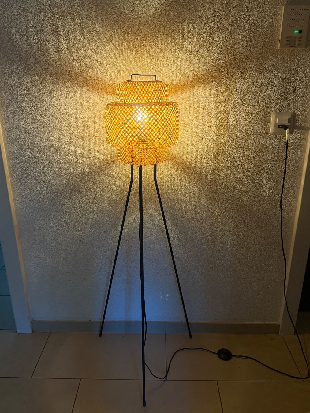 Ikea Lampen: IKEA Stehlampe Bambus mit Dreibein – Gebraucht aus Zürich von HerrTibi