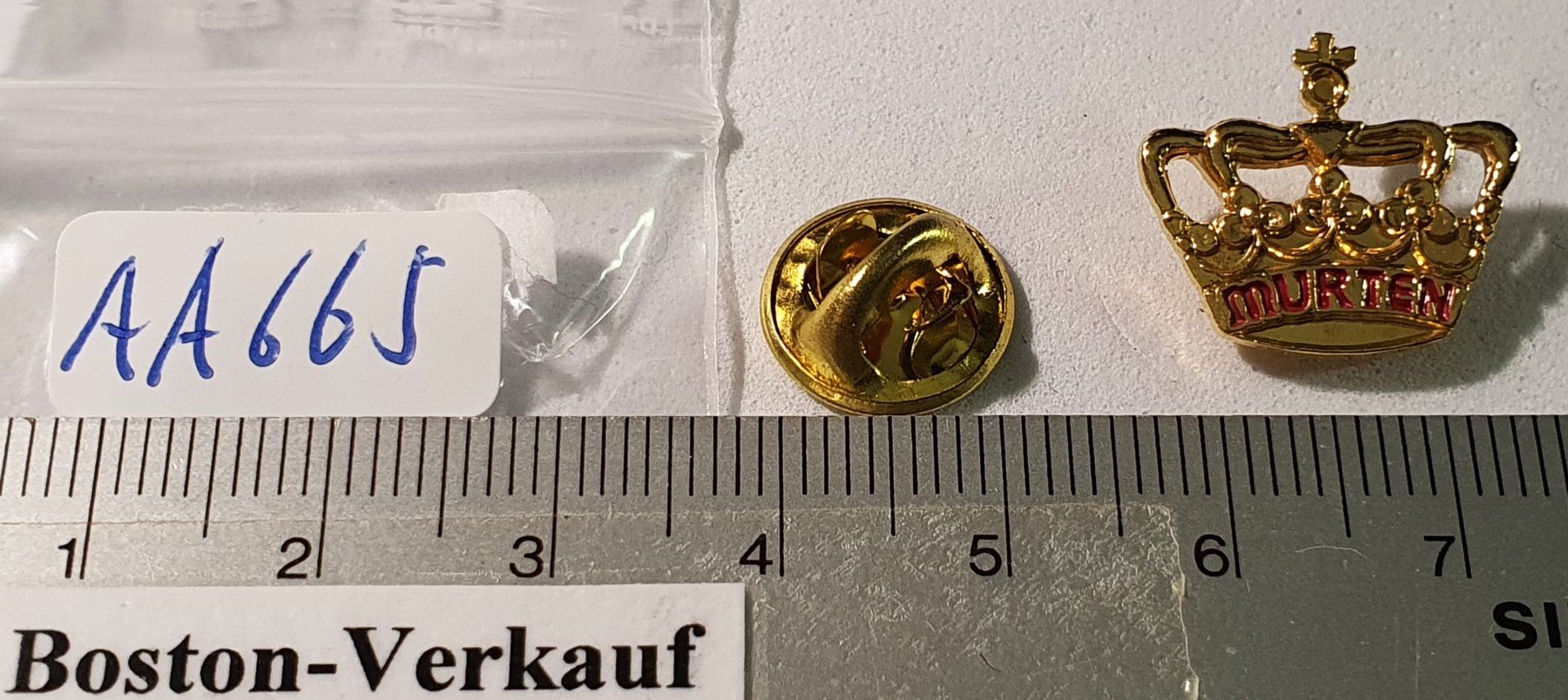 Plaketten & Abzeichen: AA665 - Pin Krone von MURTEN – Gebraucht aus Reinach BL von Boston-Verkauf 1
