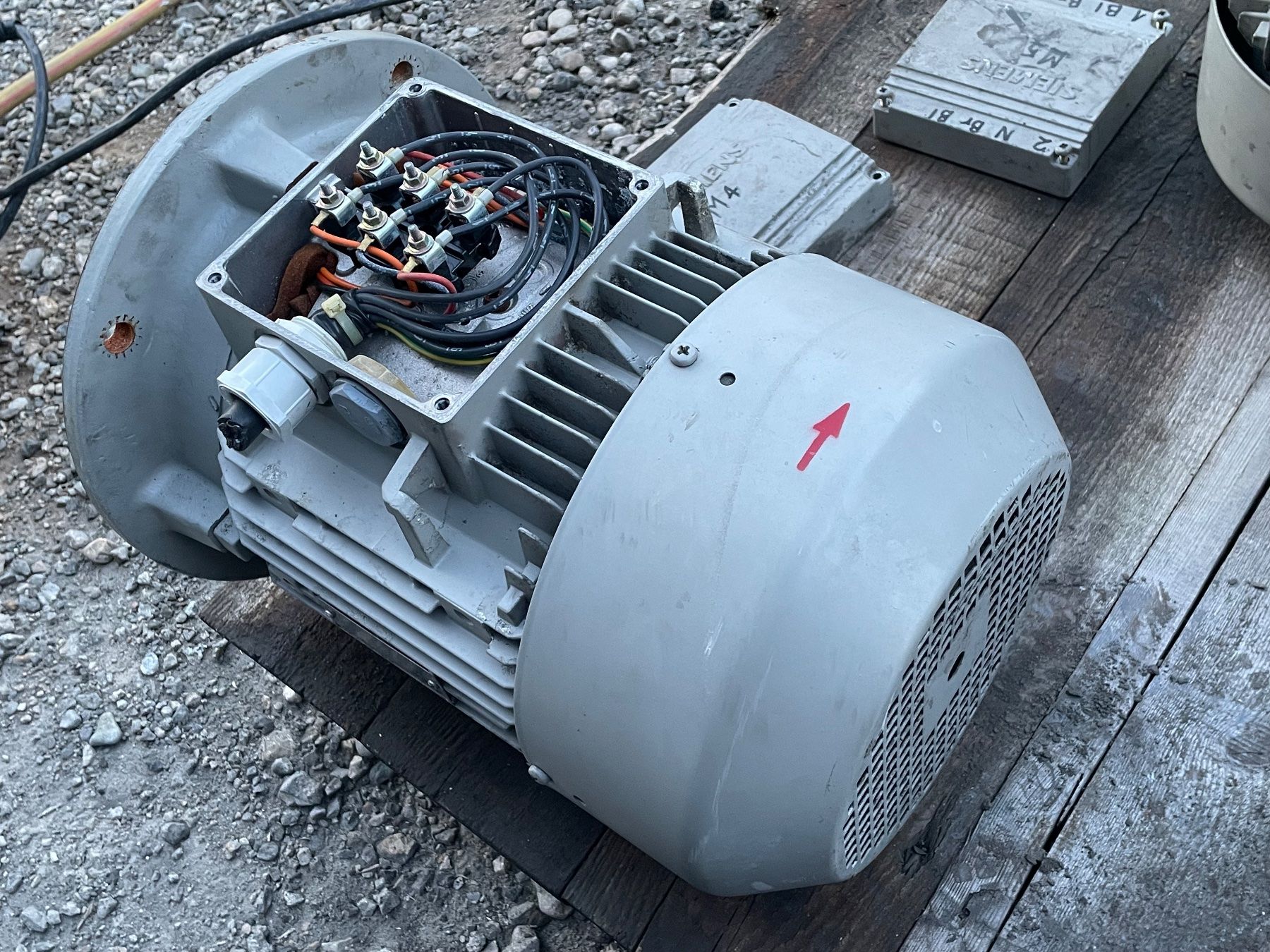 Siemens  Motori: 2x Elektromotor Siemens 7.5 kW – Usato da Gletterens venduto da XBHS7412 6