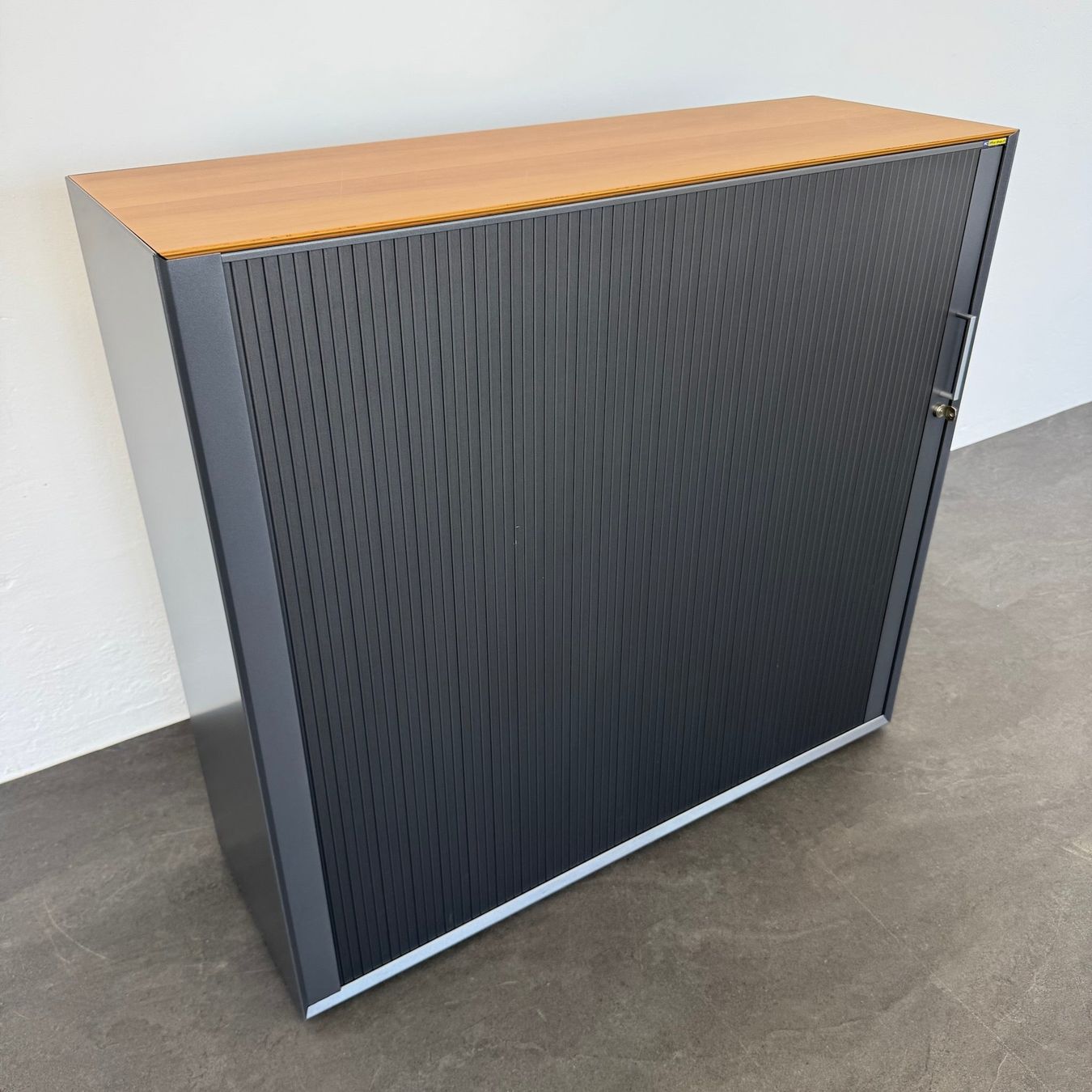 Armadi: Ergodata nova'basic Lateralschrank 3-OH mit Schlüssel – Usato da Schönenwerd venduto da mcofficeshop 2