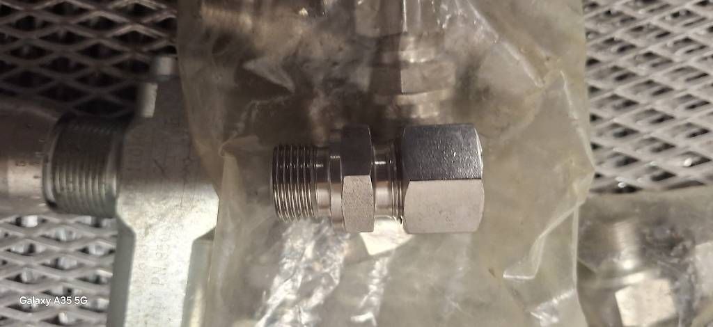 Altro per industria metallurgica: Verschraubungen – Usato da Kallnach venduto da Xx219 1