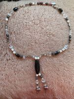Schwarzweisse Kette mit Elefanten