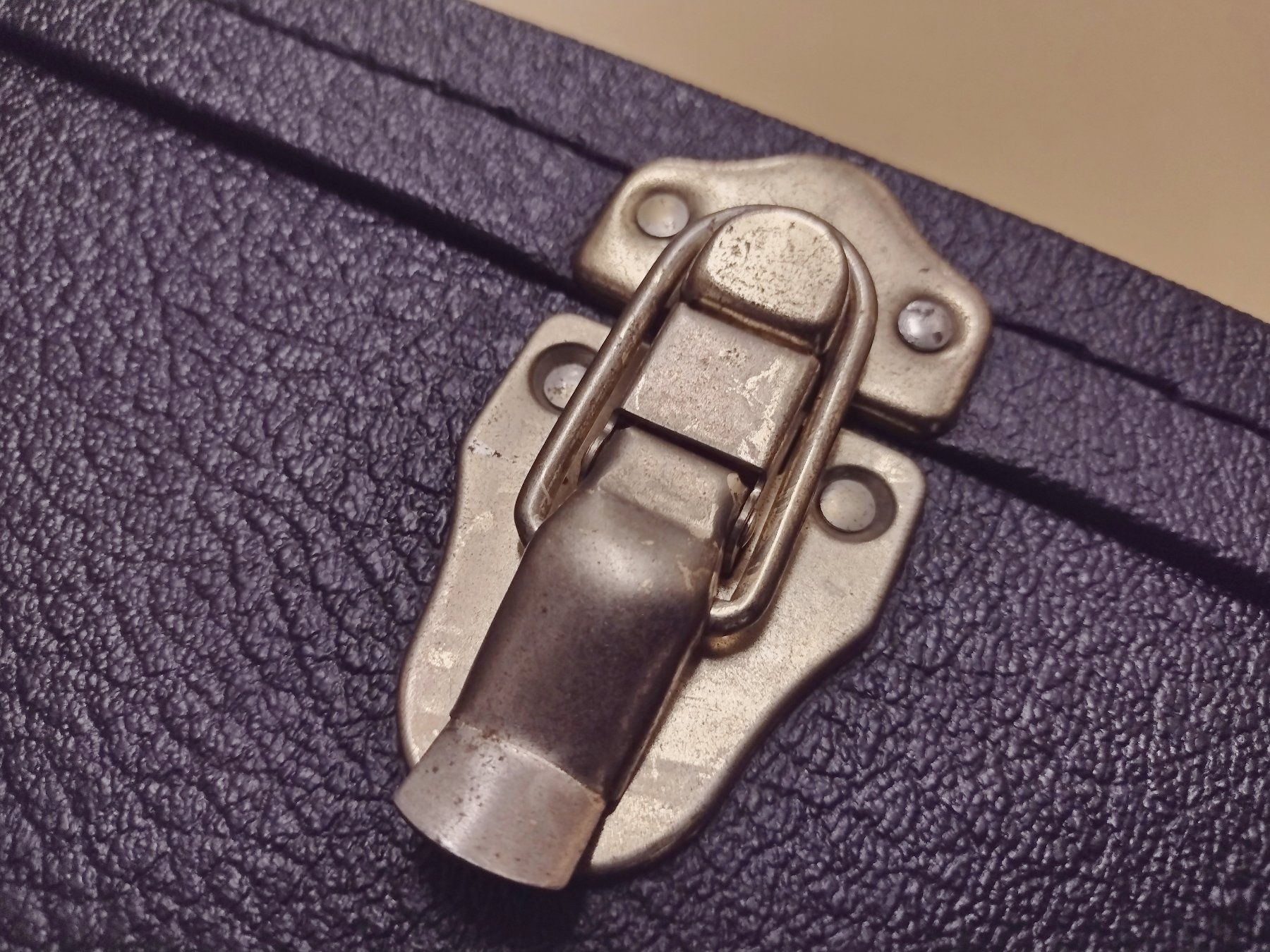 Gibson Strumenti musicali: Gibson Case Dreadnought Plüsch BLAU Gitarrenkoffer – Usato da Basel venduto da x-hobby 8