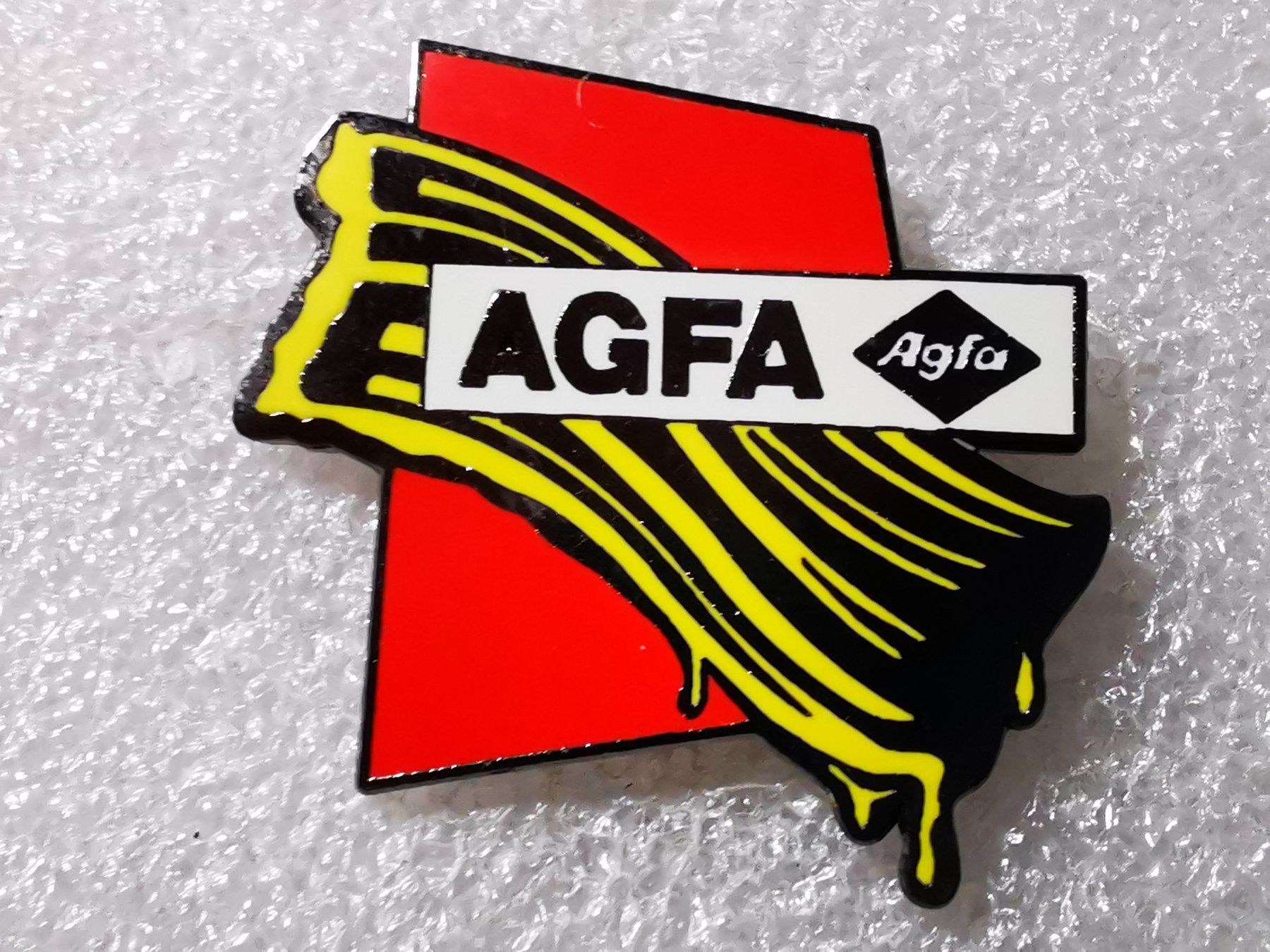 Plaketten & Abzeichen: Ansteckpin 31: AGFA – Gebraucht aus Oppligen von Pin-Fall-Shop