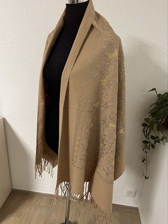 Elegante Stola / Schal in beige mit Muster, Neu