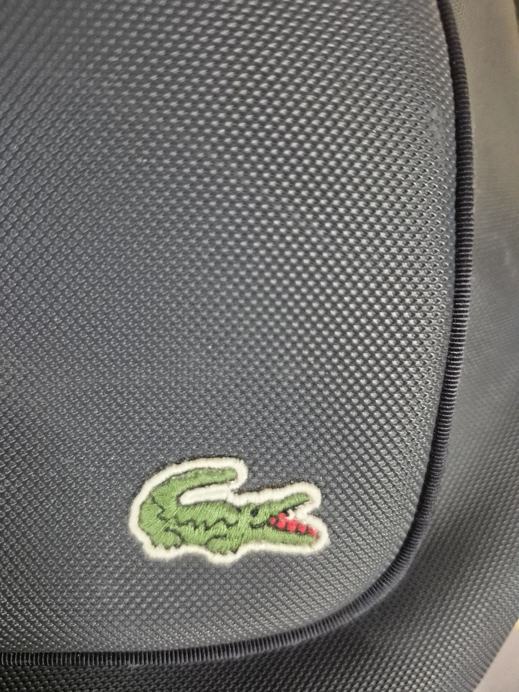 Lacoste Borse: sac lacoste comme neuf – Nuovo (secondo la descrizione) da St-Pierre-Clages venduto da _RV 1