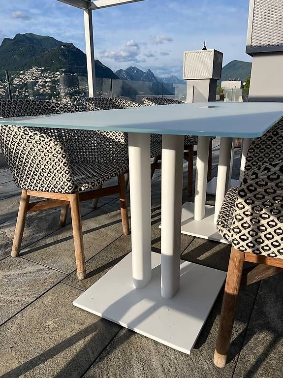 Tische: 3 eleganti tavoli da terrazza bianchi – Gebraucht aus Paradiso von rao_7qm6 4