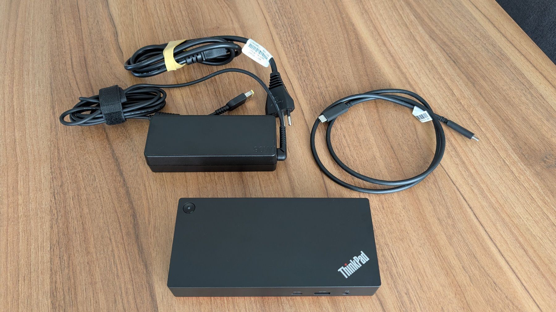 Lenovo Docking station: ThinkPad Universal USB-C Dock 40AY – Usato da Oberwil-Lieli venduto da meipa3000