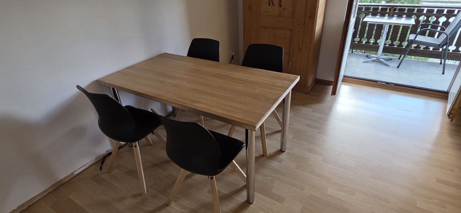 Tische: Esstisch / Schreibtisch 150 x 80 cm – Gebraucht aus Herrliberg von Balindi