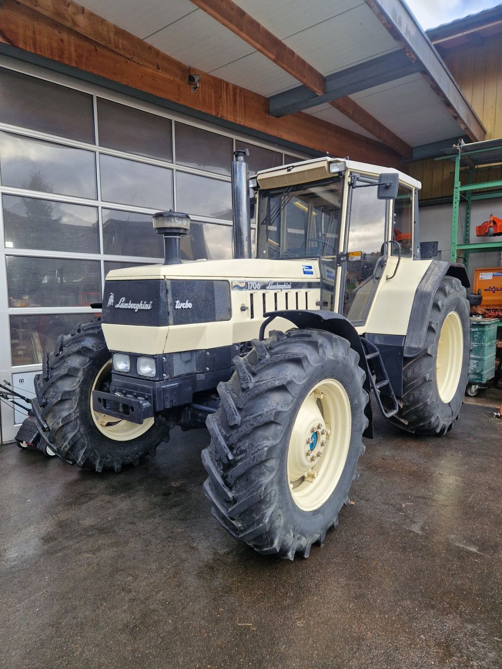 Lamborghini Tracteurs: Lamborghini 1706 – D'occasion à Lütisburg-Station par Egli-Landmaschinen
