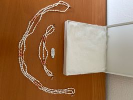 PERLENKETTE  und  ARMBAND   mit Koralle