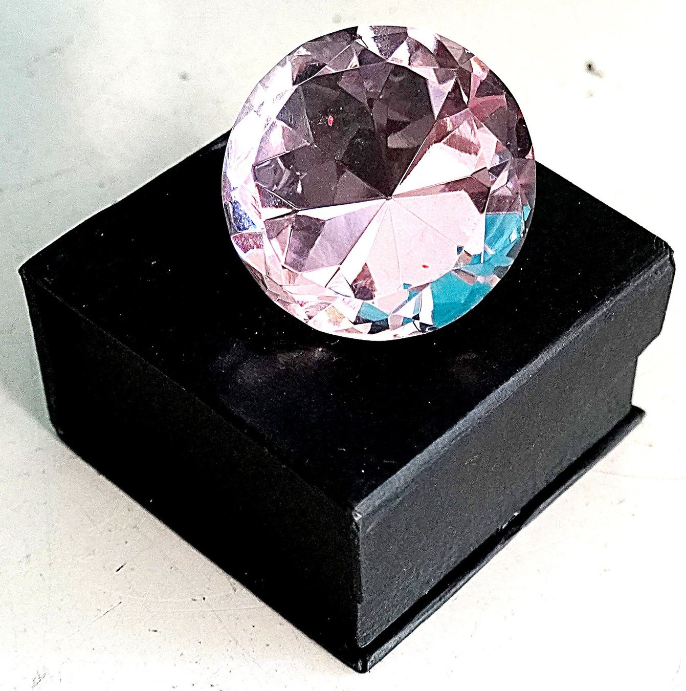 Minerali & Pietre curative: Kristall Diamant Rosa Ø 5cm – Usato da Baar venduto da 2cvbaar