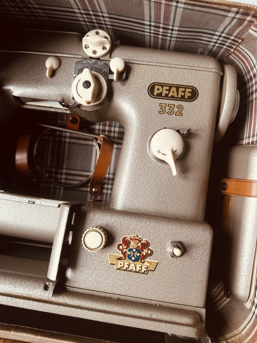 Pfaff Macchine da cucire: PFAFF 332 machine à coudre vintage  – Usato da Fribourg venduto da arkina_777 1