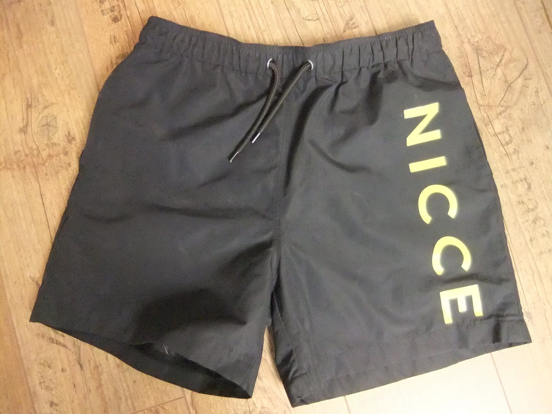 Kleiderpakete: Shorths und Shirt Gr. M Nicce – Gebraucht aus Schleitheim von cabrio58 3