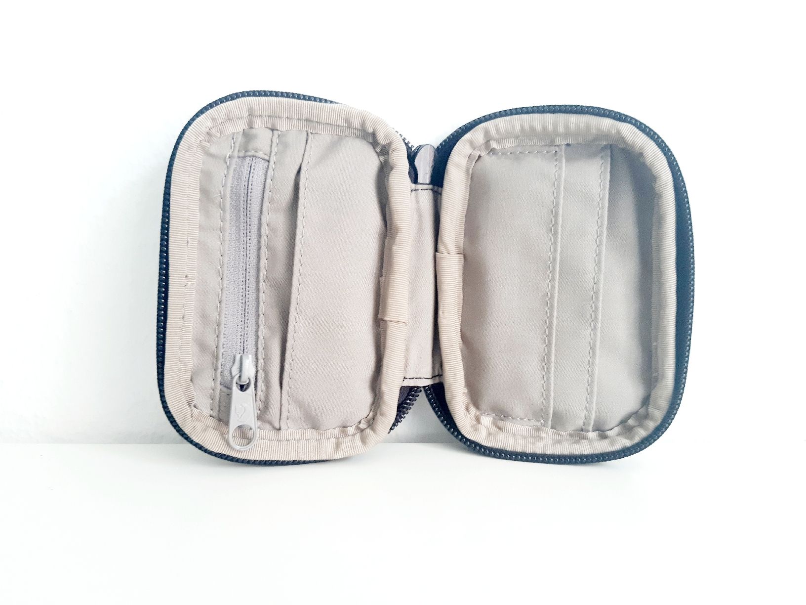 Fjällräven Altro in  Abbigliamento & Accessori: Fjällräven Kanken Card Wallet – Nuovo (secondo la descrizione) da Winterthur venduto da Je. 2