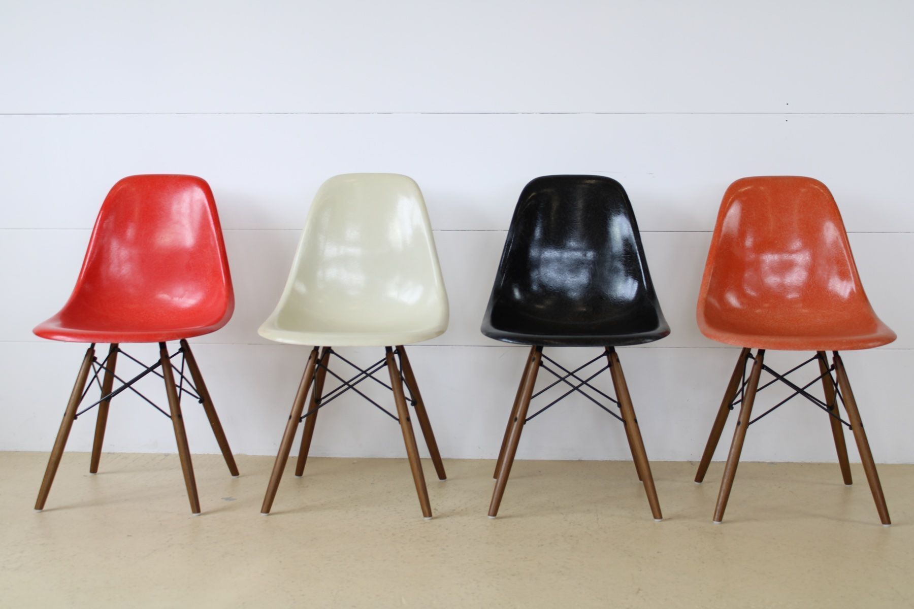Stühle: Eames Fiberglas Stühle Hermann Miller – Gebraucht aus Meinisberg von atelier_TILIJA 2