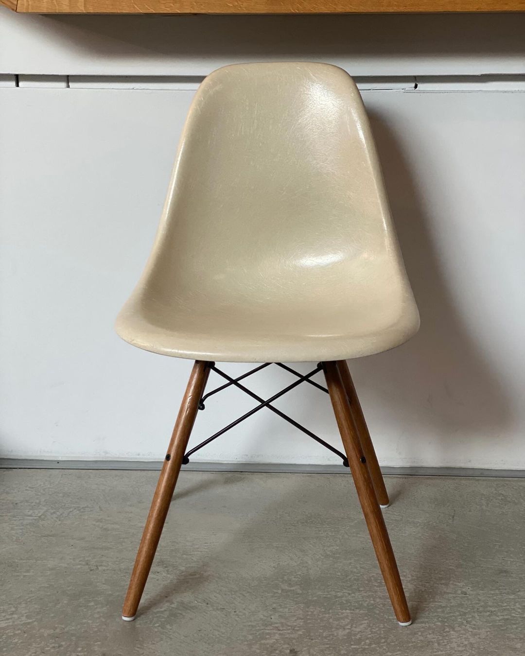 Eames Sedie: Eames Herman Miller Vitra Parchment – Usato da Thalwil venduto da Catha10 1