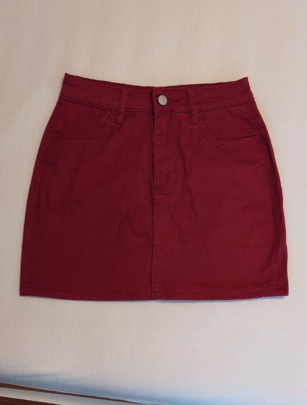 Gonne: Bordeaux Mini-Rock, Gr. S / XS - stretch – Nuovo (secondo la descrizione) da Oberwil BL venduto da Hunajakakku