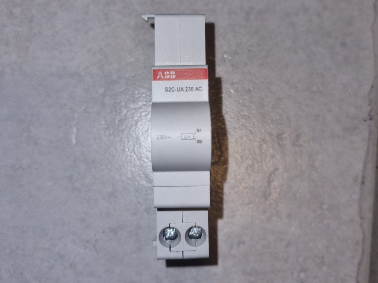 ABB Interruttori: Unterspannungsschutz ABB S2C-UA230AC – Usato da Mühlethurnen venduto da sinaj02