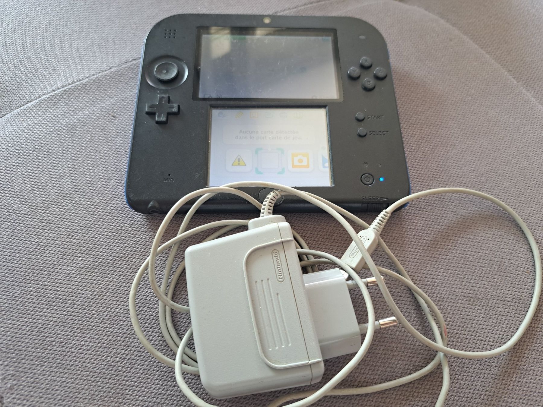 Nintendo Console: Nintendo 2DS stylet rouge + chargeur + – Usato da Genève venduto da eng_7ylp