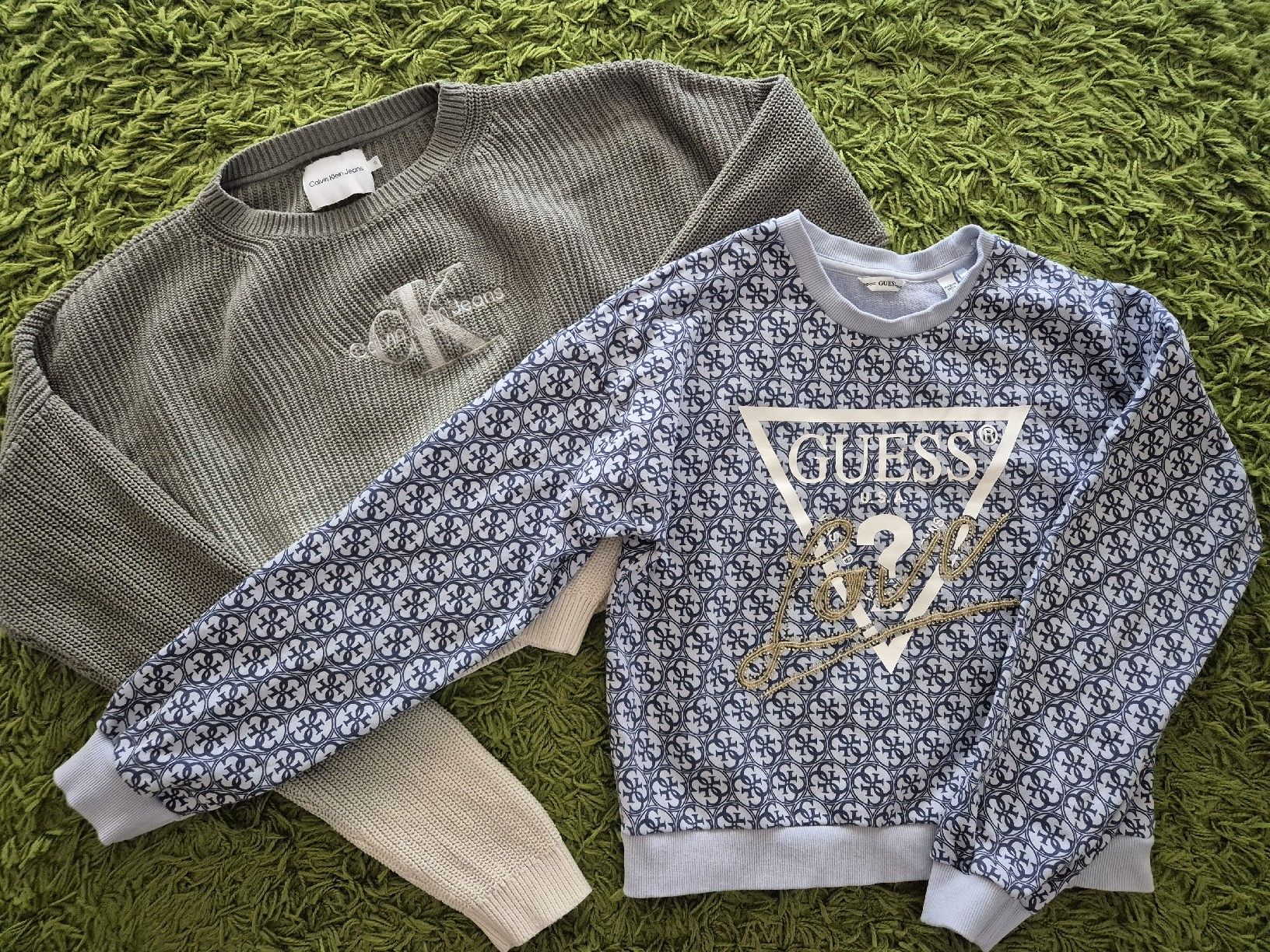 Pullover & Sweatshirts: Pullover Mädchen,Grösse 152 – Gebraucht aus Villmergen von MONCHHICHI