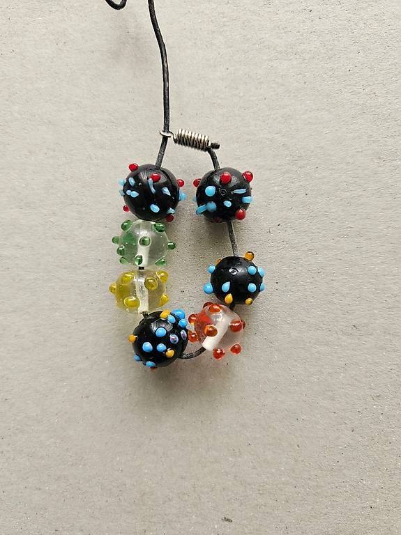 Perlen (unechte): Glasperlen Spike Beads (Wikinger-Stil) – Gebraucht aus Zürich von Nistiman
