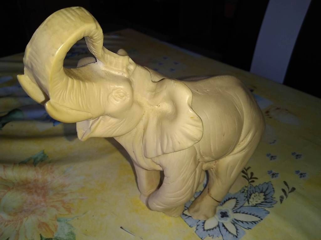 Tutte le decorazioni: Eléphant blanc et deux éléphants en laiton. – Usato da Pompaples venduto da vab_s52h 1