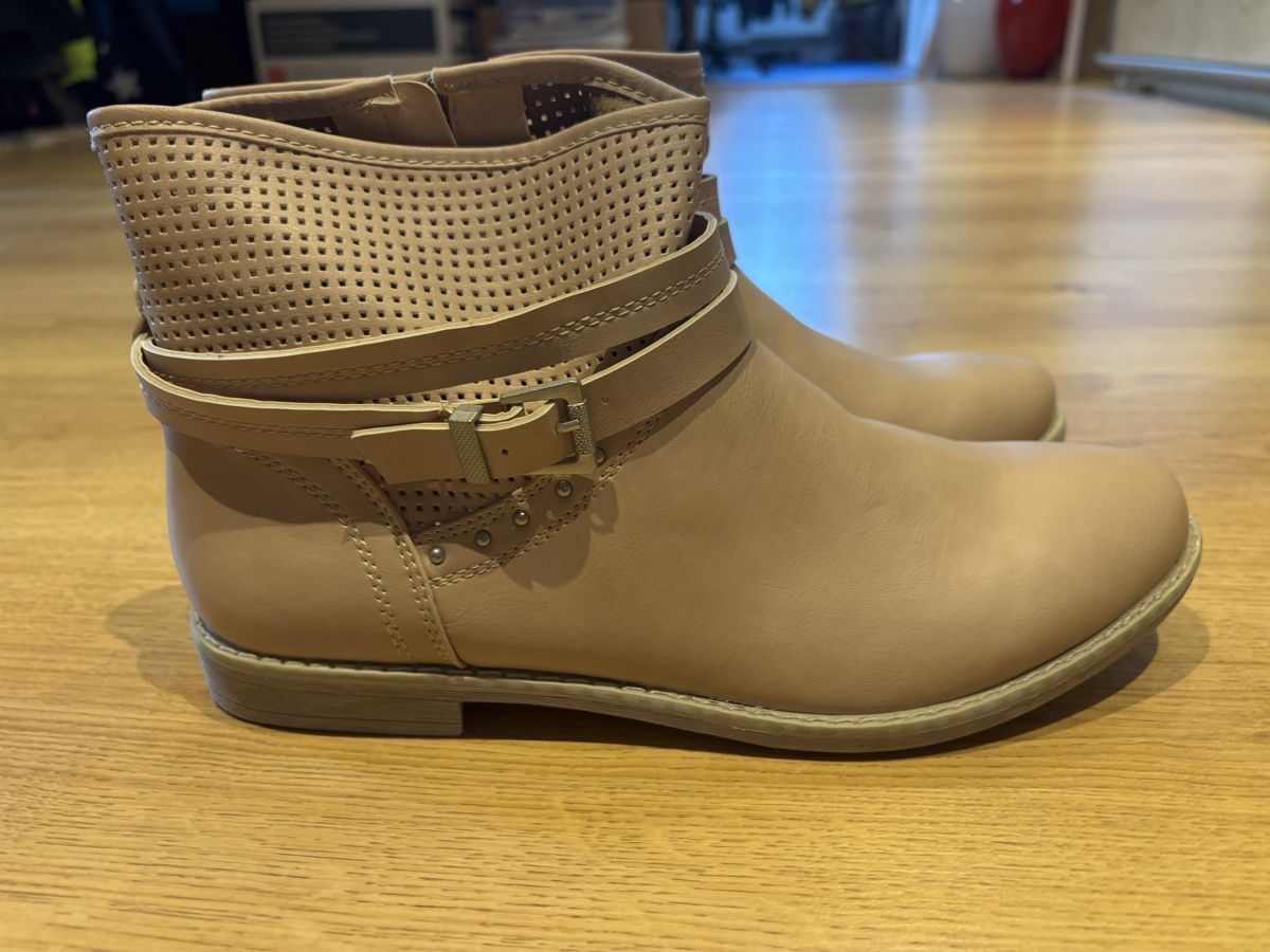 Scarpe da donna: Stiefeletten Grösse 41 – Nuovo (secondo la descrizione) da Kirchberg SG venduto da lar_8mw6 2